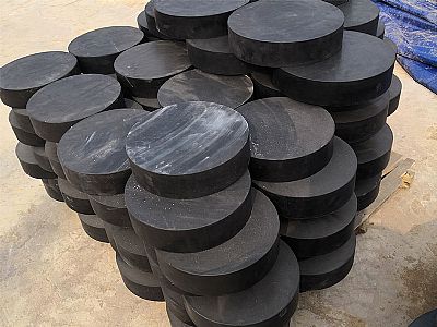 日喀则板式橡胶支座由若干层橡胶片与薄钢板经加压硫化